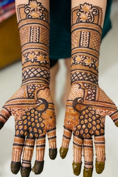 Mehandi Artist at home